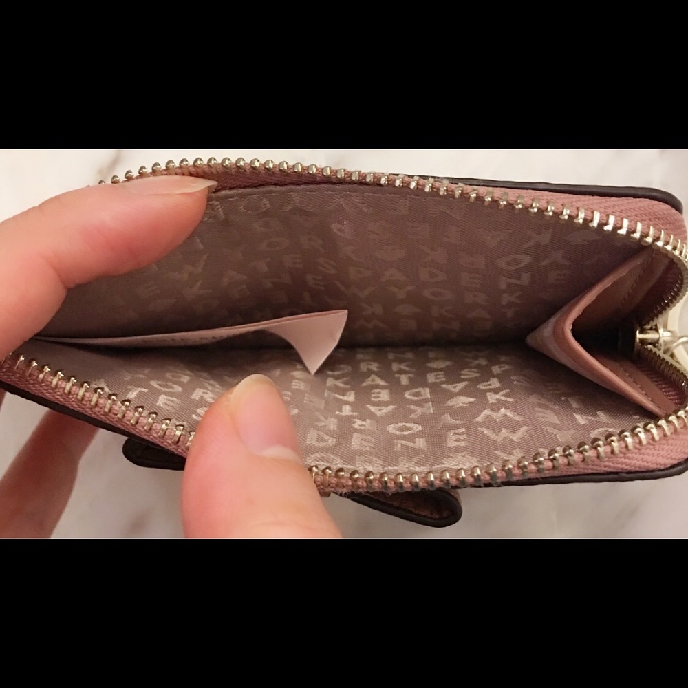Brand new Kate Spade bow coin purse - Picture 4 of 4